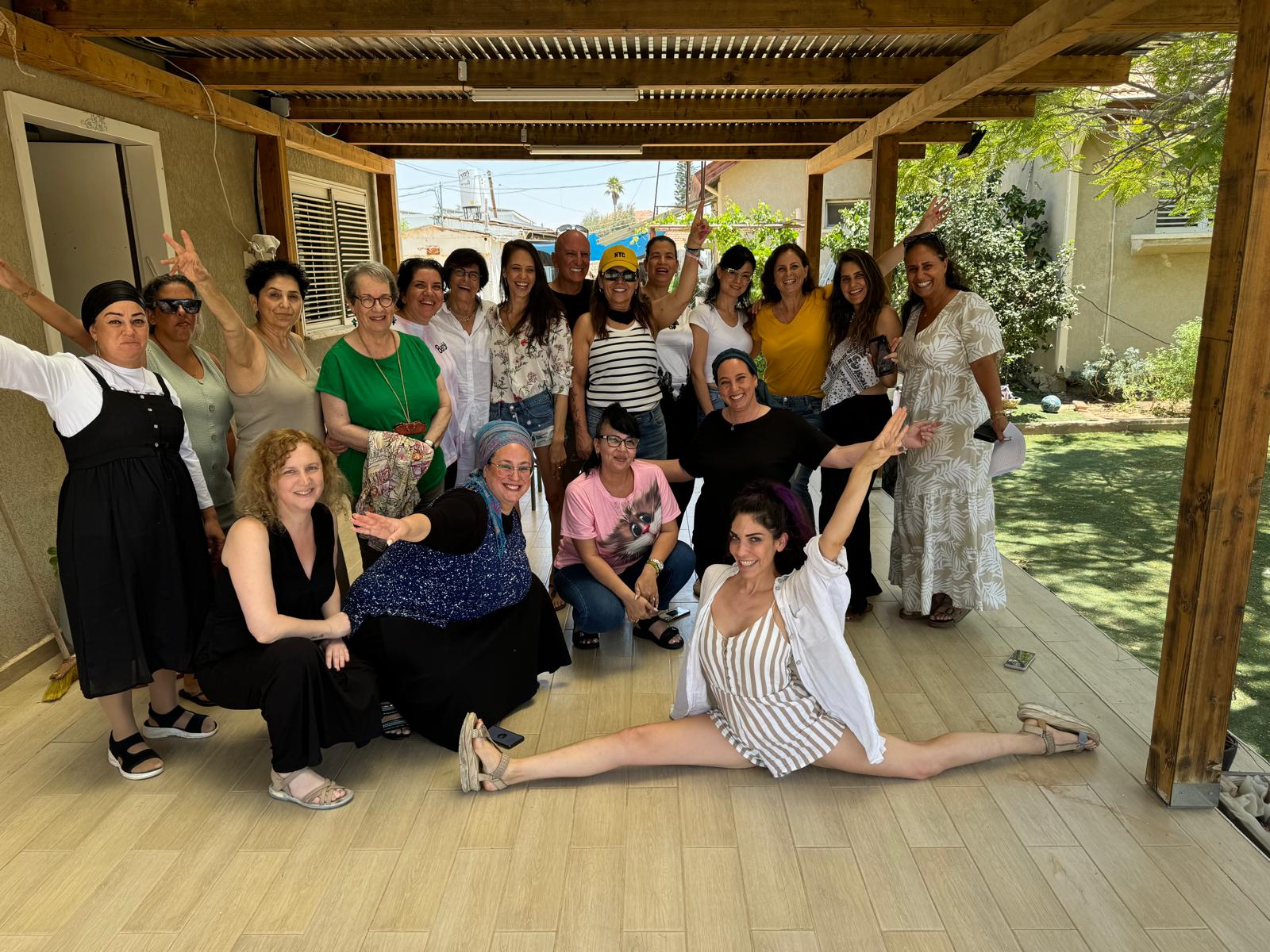 סלפי קבוצתי של הצוות