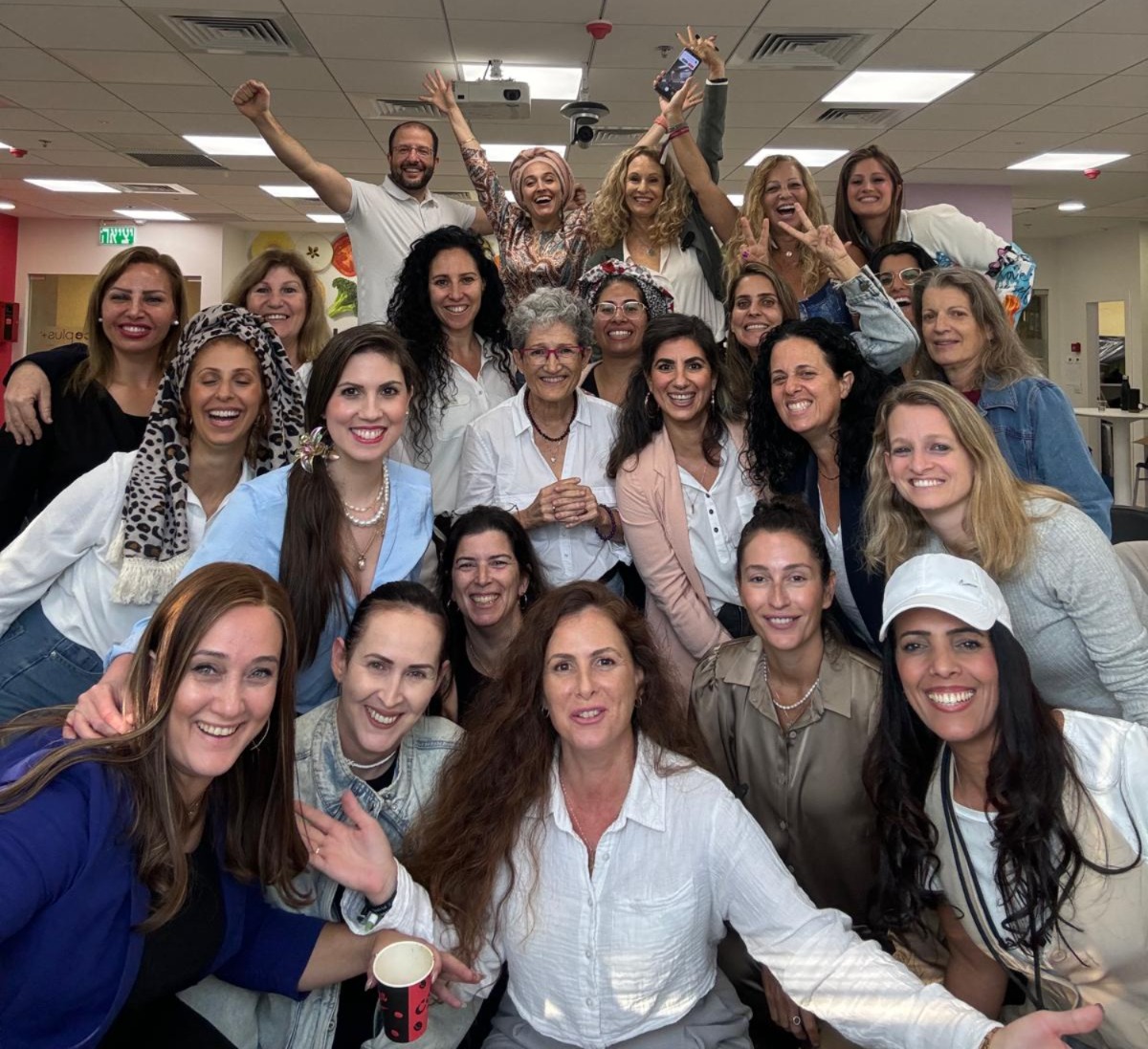 מפגש צוות בחצר